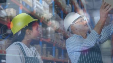 Depoda çalışanların finansal veri işleme animasyonları. küresel gönderim, dağıtım, iş, veri işleme ve teknoloji konsepti dijital olarak oluşturulmuş video.