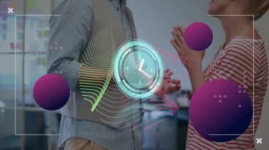 İnsanların üzerinde saat ve moleküllerin animasyonu. okul, eğitim ve öğrenim konsepti dijital olarak oluşturulmuş video.