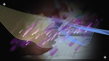 İnsanların üzerindeki mor çizgilerin ve çizgilerin animasyonu. okul, eğitim ve öğrenim konsepti dijital olarak oluşturulmuş video.