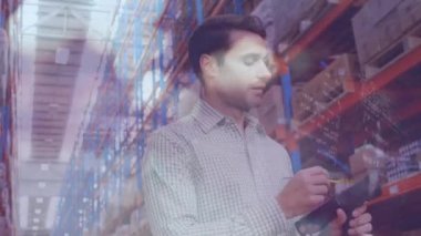 Depoda çalışanların finansal veri işleme animasyonları. küresel gönderim, dağıtım, iş, veri işleme ve teknoloji konsepti dijital olarak oluşturulmuş video.