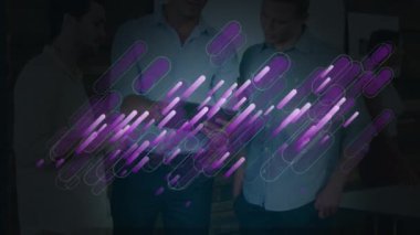 Konuşan iş adamları yerine saatin animasyonu. küresel bağlantılar, iş dünyası, dijital arayüz, teknoloji ve ağ konsepti dijital olarak oluşturulmuş video.