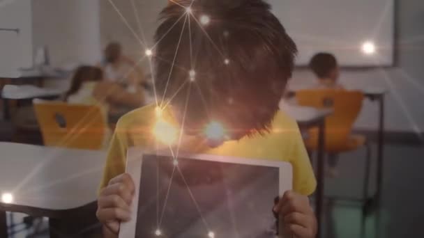 Animatie Van Netwerken Van Verbindingen Aziatische Schooljongen Met Behulp Van — Stockvideo