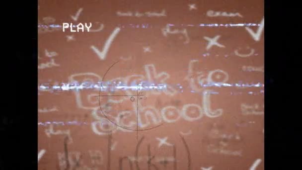 Анімація Математичних Рівнянь Втручання Назад Шкільного Тексту Червоному Тлі Концепція — стокове відео