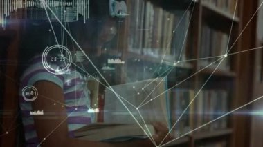 Afro-Amerikan liseli kız kitap okurken bağlantı ağlarının animasyonu. küresel eğitim, öğrenme ve bağlantılar konsepti dijital olarak oluşturulmuş video.