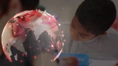 Çeşitli okul çocukları üzerinde dijital kürenin animasyonu. küresel eğitim, öğrenme ve bağlantılar konsepti dijital olarak oluşturulmuş video.
