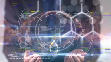 Kafkas işadamı üzerinde DNA ipliği ve veri işleme animasyonu. bilim ve dijital arayüz kavramı dijital olarak oluşturulmuş video.