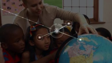 Çeşitli kadın öğretmenler ve dünyayı okuyan okul çocukları arasındaki bağlantı ağlarının animasyonu. küresel eğitim, öğrenme ve bağlantılar konsepti dijital olarak oluşturulmuş video.