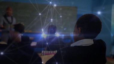 Çeşitli okul çocuklarının el kaldırması üzerine bağlantı ağlarının animasyonu. küresel eğitim, teknoloji ve bağlantılar konsepti dijital olarak oluşturulmuş video.