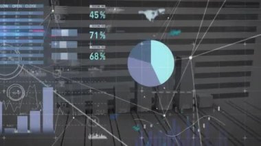 Karanlık arka planda finansal veri işleme animasyonu. küresel bağlantılar, veri işleme ve dijital arayüz konsepti dijital olarak oluşturulmuş video.