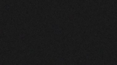 Siyah arka planda hareket eden parazitin animasyonu. veri işleme ve dijital arayüz kavramı dijital olarak oluşturulmuş video.