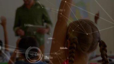 Sınıftaki çeşitli öğrenciler ve öğretmenler arasında bağlantı ağlarının canlandırılması. küresel eğitim, teknoloji ve bağlantılar konsepti dijital olarak oluşturulmuş video.