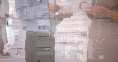 Toplantıdaki iş adamlarının finansal veri işleme görüntüsü. küresel iş, bağlantılar ve veri işleme kavramı dijital olarak oluşturulmuş görüntü.