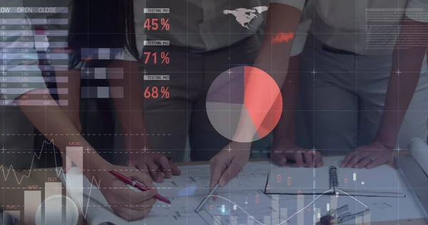 Bild Statistik Och Ekonomisk Databehandling Över Affärsfolk Möte Globalt Affärs — Stockfoto