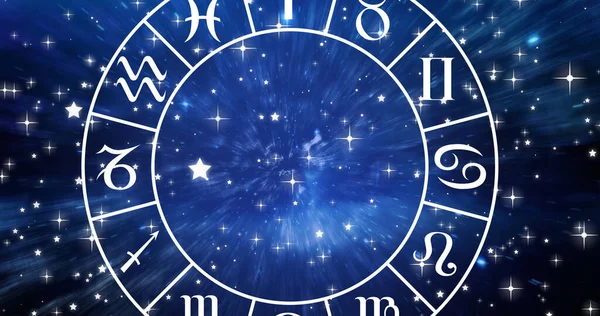 Mavi gökyüzündeki yıldızların üzerinde dönen burç çarkının içindeki Başak Yıldızı resmi. Astroloji ve yıldız işaretleri konsepti dijital olarak oluşturulmuş görüntü.