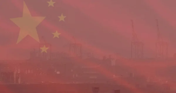 Εικόνα Της Σημαίας Της Κίνας Πάνω Από Αστικό Τοπίο Κινεζική — Φωτογραφία Αρχείου
