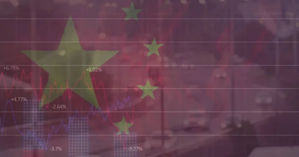 Çin Bayrağı Şehrin Üzerinde Işlenen Finansal Veri Görüntüsü Çin Ekonomisi — Stok fotoğraf