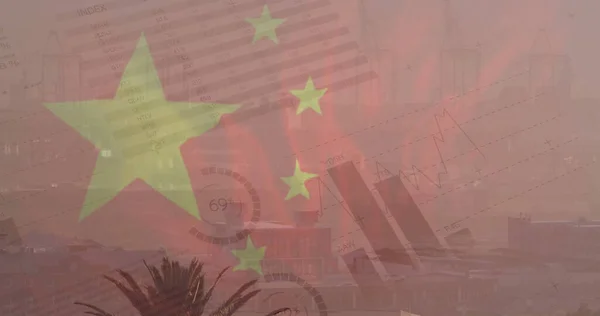 Kép Kínai Zászló Pénzügyi Adatok Feldolgozása Városkép Kínai Gazdaság Üzleti — Stock Fotó