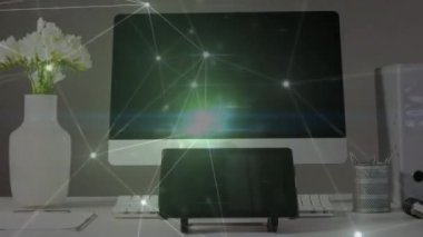 Tablet ve televizyon üzerinden bağlantı ağlarının animasyonu. küresel bağlantılar, dijital arayüz ve teknoloji konsepti dijital olarak oluşturulmuş video.