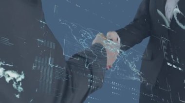 Beyaz iş adamlarının el sıkışması üzerine finansal veri işleme animasyonu. küresel iş, finans, bağlantılar ve dijital arayüz konsepti dijital olarak oluşturulmuş video.