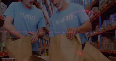 Depodaki çeşitli gönüllülerin finansal veri işleme animasyonları. küresel sevkiyat, dağıtım ve bağlantılar konsepti dijital olarak oluşturulmuş video.