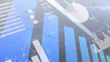 Siyah arka planda finansal veri işleme animasyonu. küresel iş, finans, bağlantılar ve dijital arayüz konsepti dijital olarak oluşturulmuş video.