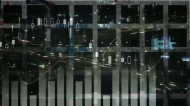 Geceleri şehir manzarası üzerinden finansal veri işleme animasyonu. küresel iş, finans, bağlantılar ve dijital arayüz konsepti dijital olarak oluşturulmuş video.