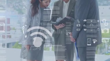 Çeşitli iş adamlarının mali veri işleme çalışmalarının animasyonu. küresel iş, finans, bağlantılar ve dijital arayüz konsepti dijital olarak oluşturulmuş video.