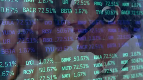 Animace Akciového Trhu Nad Různými Obchodníky Headsety Globální Obchod Finance — Stock video