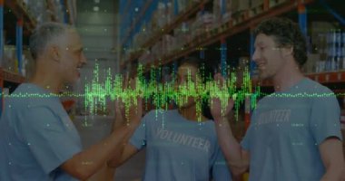 Depodaki çeşitli gönüllülerin finansal veri işleme animasyonları. küresel sevkiyat, dağıtım ve bağlantılar konsepti dijital olarak oluşturulmuş video.