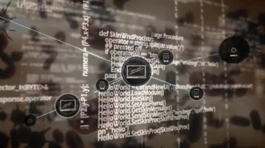 Virüs hücreleri üzerinden medya simgeleriyle bağlantı ağının animasyonu. Sayısal olarak üretilen covid 19 pandemik konsept sırasında sosyal medya.