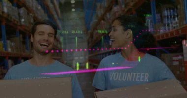 Depodaki çeşitli gönüllülerin finansal veri işleme animasyonları. küresel sevkiyat, dağıtım ve bağlantılar konsepti dijital olarak oluşturulmuş video.