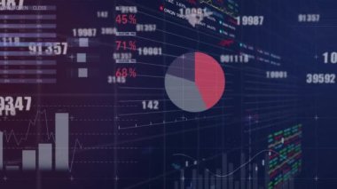 Mavi arka planda finansal veri işleme animasyonu. küresel iş, finans, bağlantılar ve dijital arayüz konsepti dijital olarak oluşturulmuş video.