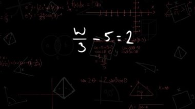 Matematiksel formülleri karatahtanın üzerinde hareket ettirmenin animasyonu. Bilim, eğitim ve öğrenme kavramı dijital olarak oluşturulmuş video.