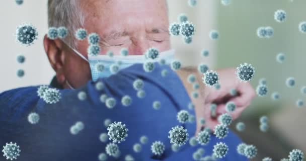 Анимирование Клеток Над Человеком Носящим Маску Лица Глобальный Шабаш Пандемия — стоковое видео