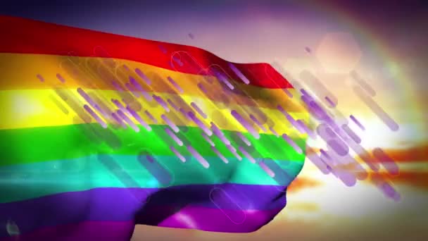 在多云的天空上升起彩虹旗 Lgbtq自豪与平等庆祝概念数码视频 — 图库视频影像