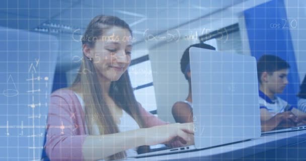Анімація Математичних Формул Над Студентами Класі Концепція Освіти Навчання Цифровому — стокове відео