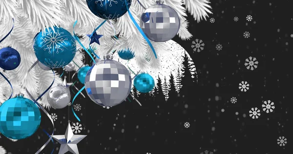 Bild Von Weihnachtsbaum Mit Kugeln Und Dekorationen Über Schnee Der — Stockfoto
