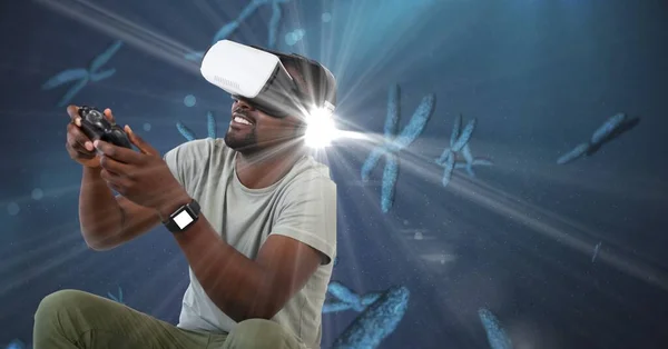 Afroamerikanischer Mann Mit Headset Der Videospiele Gegen Blutgefäße Mit Kopierraum — Stockfoto