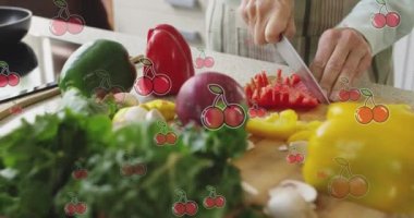 Sebze doğrayan bir kadının orta kesimine karşı çoklu kiraz ikonlarının birleşik videosu. yemek konsepti