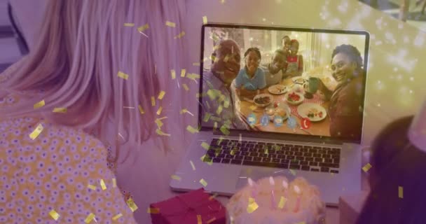 在有视频通话的高加索家庭上动画的Confetti 派对及庆祝活动概念数码影片 — 图库视频影像