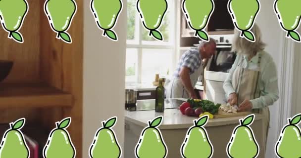 Animación Iconos Pera Sobre Cocina Pareja Caucásica Senior Concepto Alimentos — Vídeo de stock