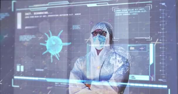 顔マスクを持つ白人男性医師上のデータ処理のアニメーション クラウドコンピューティングとデータ処理の概念デジタル生成ビデオ — ストック動画