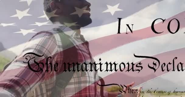 Animation Drapeau Américain Texte Constitution Sur Heureux Homme Afro Américain — Video