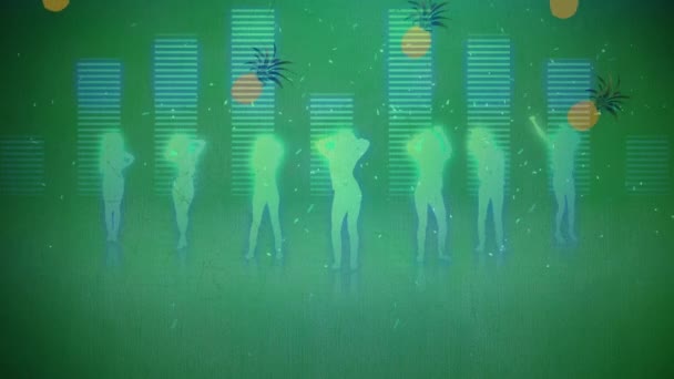 菠萝的动画落在舞动的女性轮廓和绿色的音乐图形均衡器之上 色彩及运动概念数码影片 — 图库视频影像