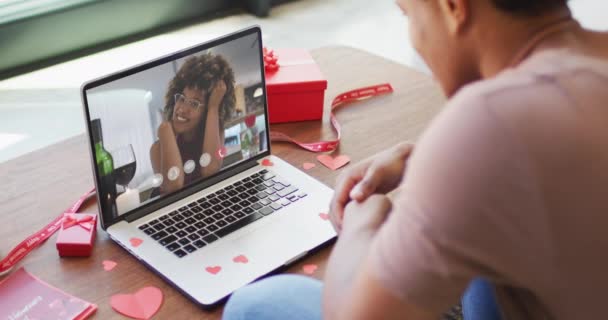 Feliz Mujer Afroamericana Besándose Haciendo Videollamada Del Día San Valentín — Vídeos de Stock