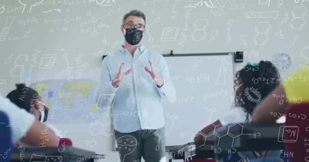 Animation Chemischer Gleichungen Über Verschiedene Schüler Und Lehrer Mit Gesichtsmasken — Stockvideo