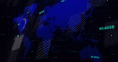 Dünya haritasının animasyonu ve kara arkaplan üzerinde finansal veri işleme. küresel iş, finans ve dijital arayüz kavramı dijital olarak oluşturulmuş video.