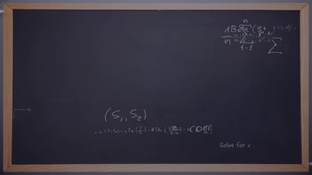 Анимация Математических Уравнений Возвращение Школьной Продаже Текста Поверх Цветных Карандашей — стоковое видео
