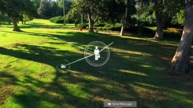 Boş park üzerindeki sosyal medya simgelerinin ve bağlantı ağının animasyonu. küresel sosyal medya, bağlantılar, iletişim ve teknoloji konsepti dijital olarak oluşturulmuş video.