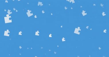 Mavi arka plana düşen beyaz yapboz parçalarının animasyonu. Ulusal bulmaca günü ve dijital olarak üretilen video konsepti.